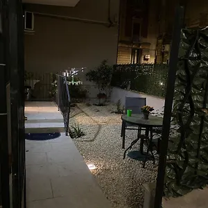 https://casa-roberta.taorminaitalyhotels.com